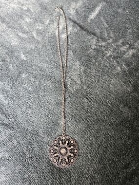 Delicate Silver Filigree Pendant Necklace - Women's Jewelry
